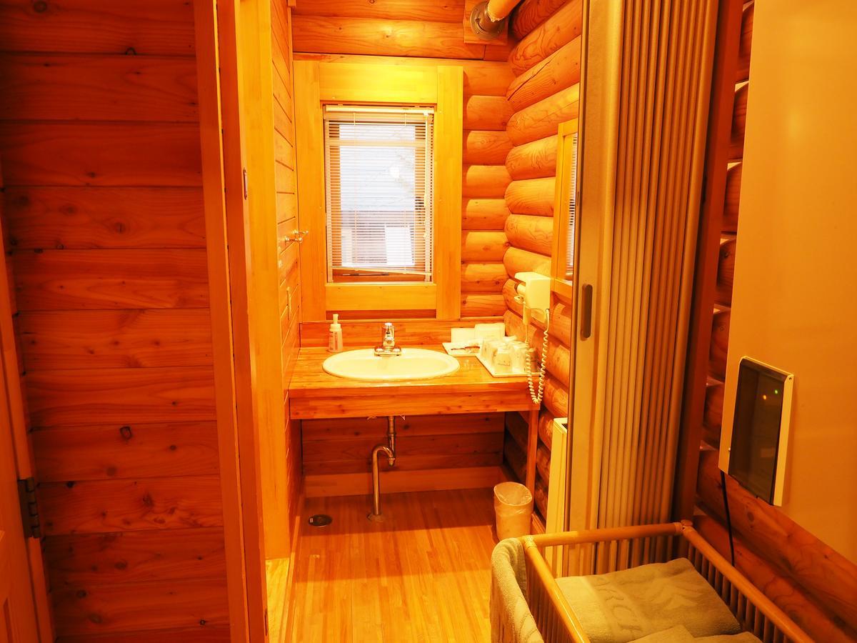 Log Hotel Larch Lake Kanayama Minamifurano Zimmer foto