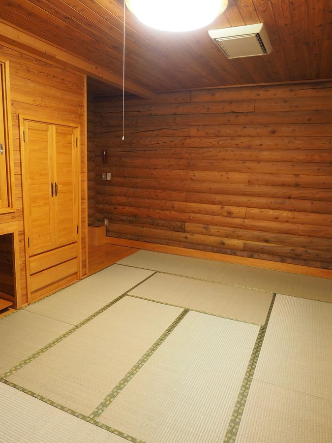 Log Hotel Larch Lake Kanayama Minamifurano Zimmer foto