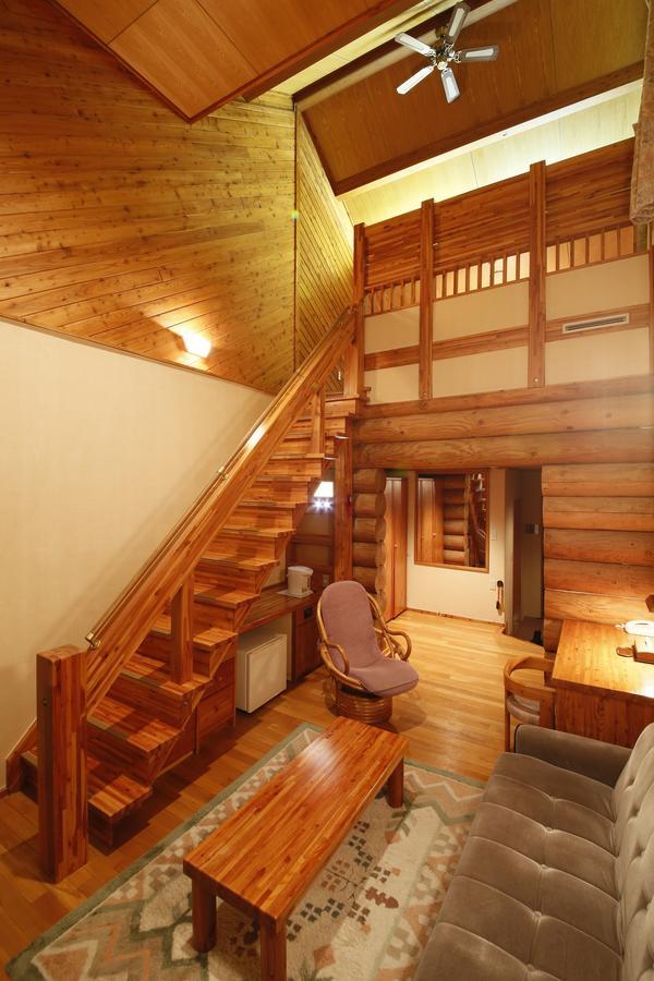 Log Hotel Larch Lake Kanayama Minamifurano Zimmer foto