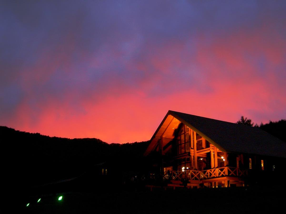 Log Hotel Larch Lake Kanayama Minamifurano Exterior foto