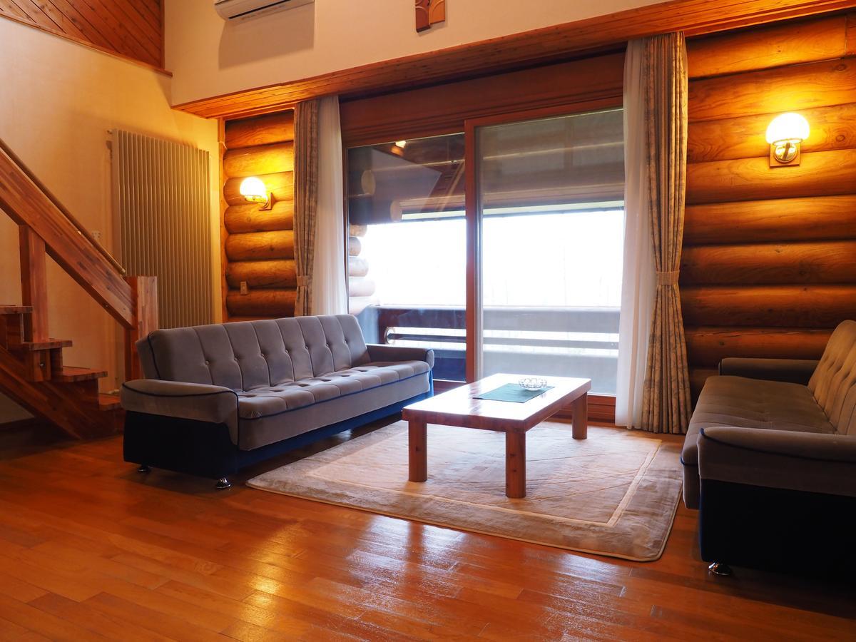 Log Hotel Larch Lake Kanayama Minamifurano Zimmer foto